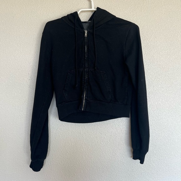 Brandy Melville Tops - Black cropped brandy Melville zip up